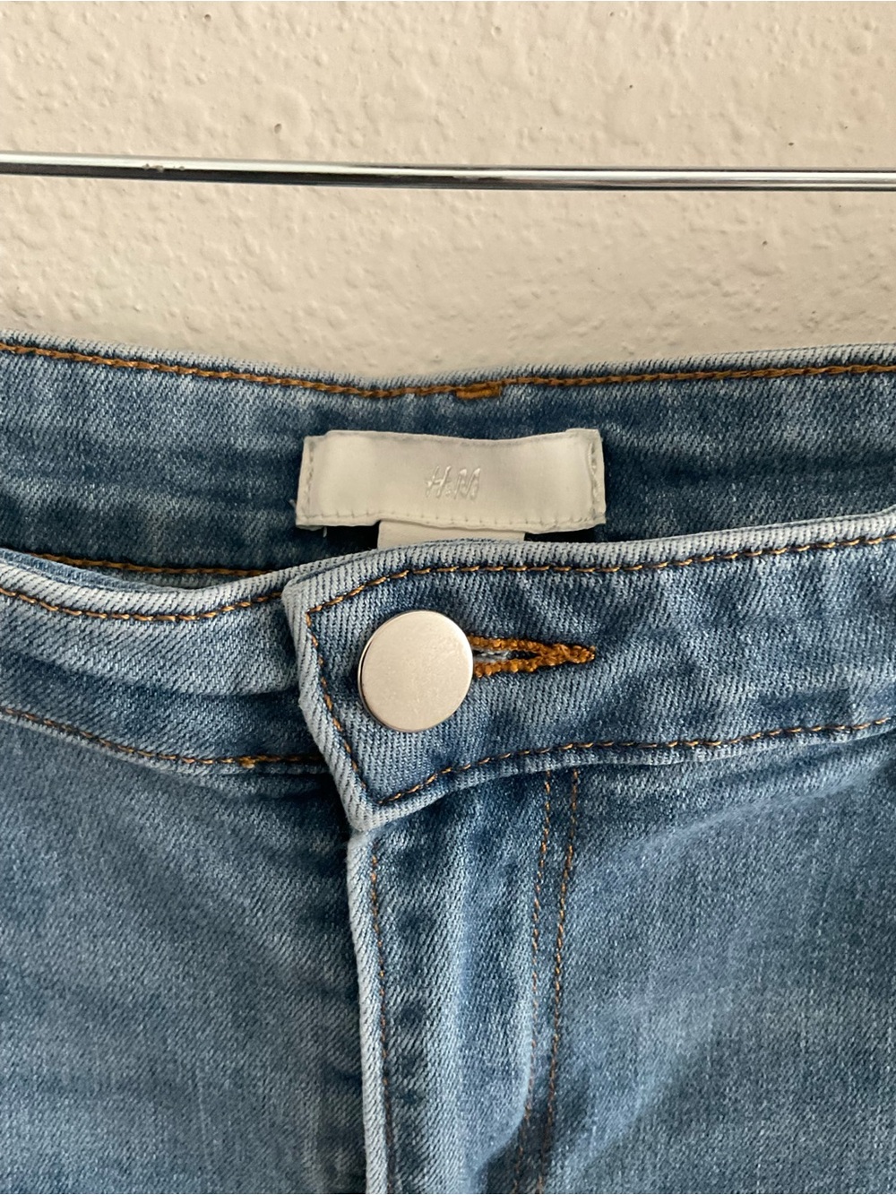 H&M Skinny Jeans in Light Blue Denim - Picture 2 of 5